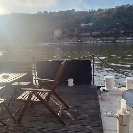 Dans Peniche Atypique Et Idyllique A Confluence 리옹