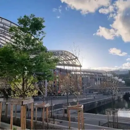 Dans Peniche Atypique Et Idyllique A Confluence Botel