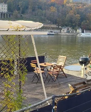 Dans Peniche Atypique Et Idyllique A Confluence * Lyon